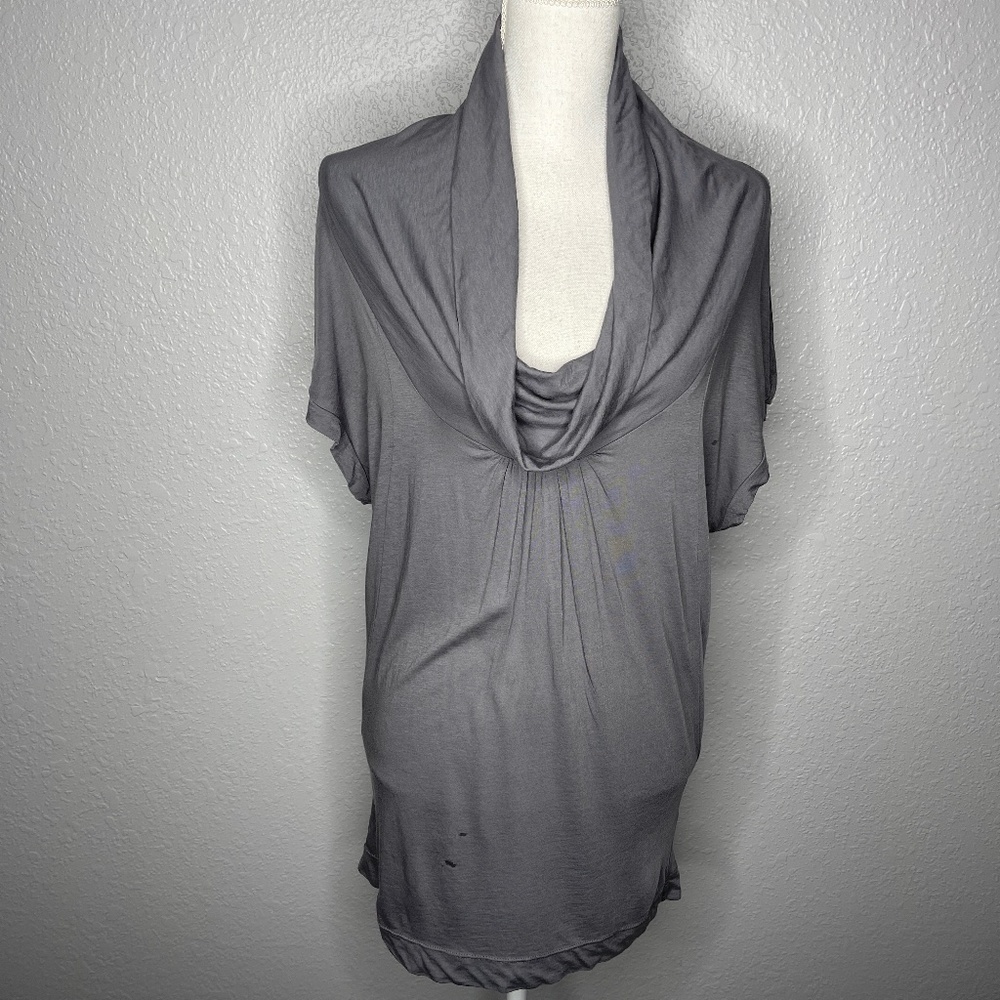 Grey‎ top with scoop neck